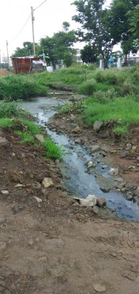 महालक्ष्मी नगर में ड्रेनेज का गंदा पानी सड़कों पर